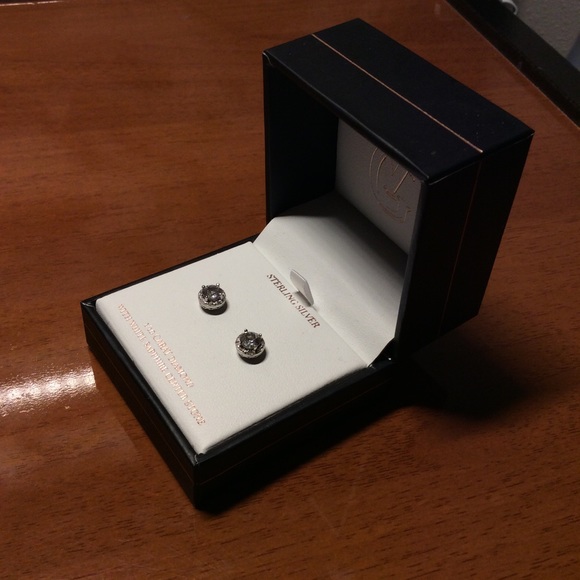 + Women’s Diamond “Inner Heart” Earrings - Picture 3 of 4